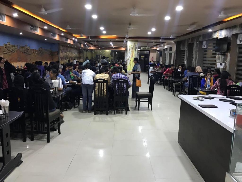 Makrana Raj Hotel Sikar Екстериор снимка